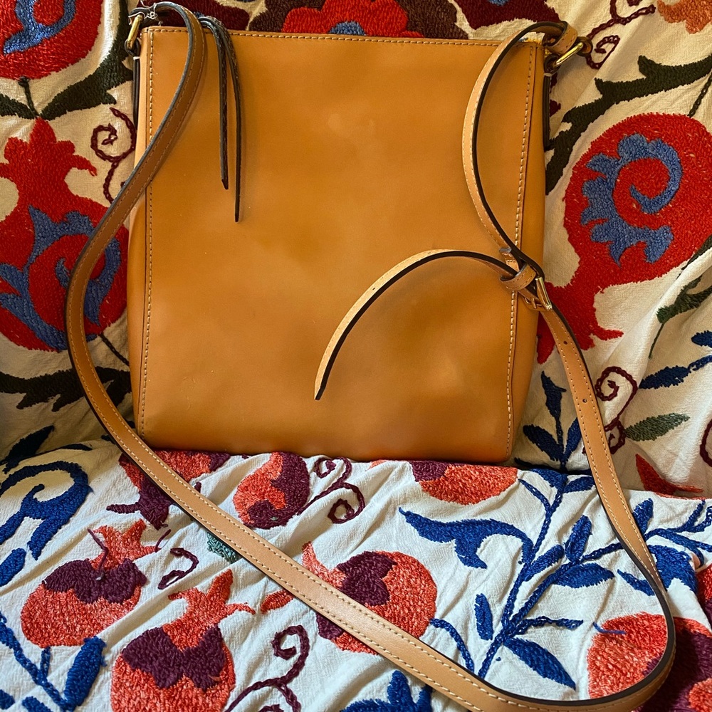 NWT G.I.L.I. genuine leather crossbody bag